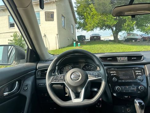 Used 2017 Nissan Rogue S AWD/4WD image 18