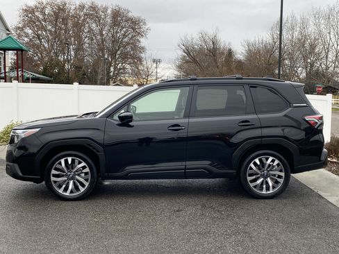 Used 2025 Subaru Forester Touring image 3