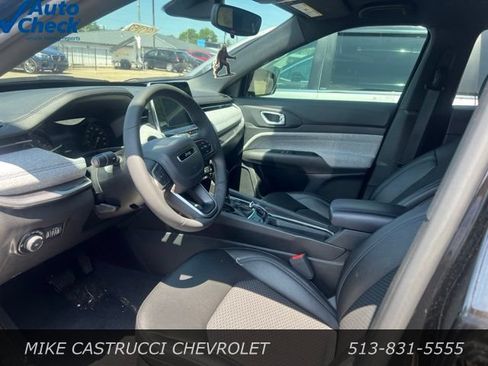 Used 2025 Jeep Compass Latitude AWD/4WD image 6