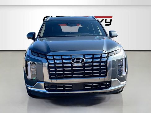 Used 2023 Hyundai Palisade Calligraphy image 2