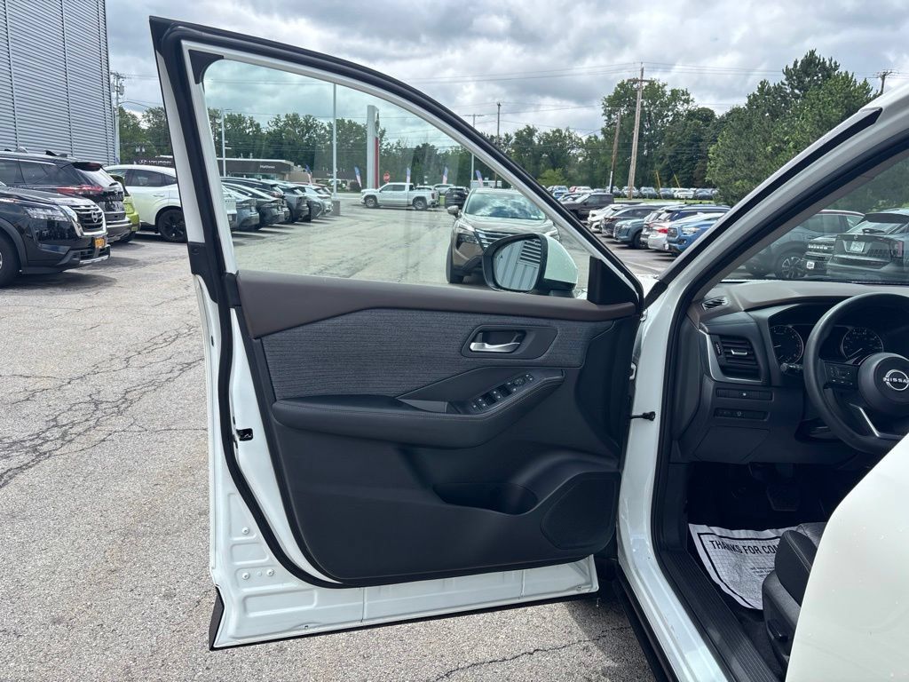 Certified 2023 Nissan Rogue SV AWD/4WD image 16