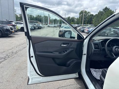 Certified 2023 Nissan Rogue SV AWD/4WD image 16