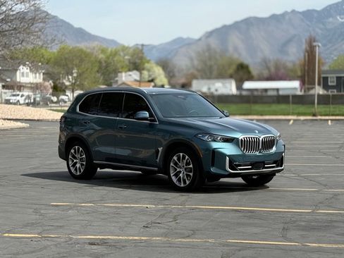 Used 2024 BMW X5 xDrive40i w/ Premium Package image 3