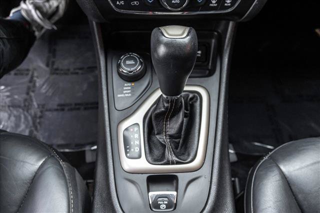 Used 2017 Jeep Cherokee Limited AWD/4WD image 18