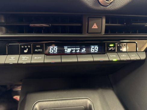 Used 2023 Toyota Crown XLE image 40