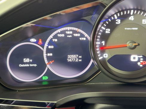 Certified 2022 Porsche Cayenne Platinum Edition image 20