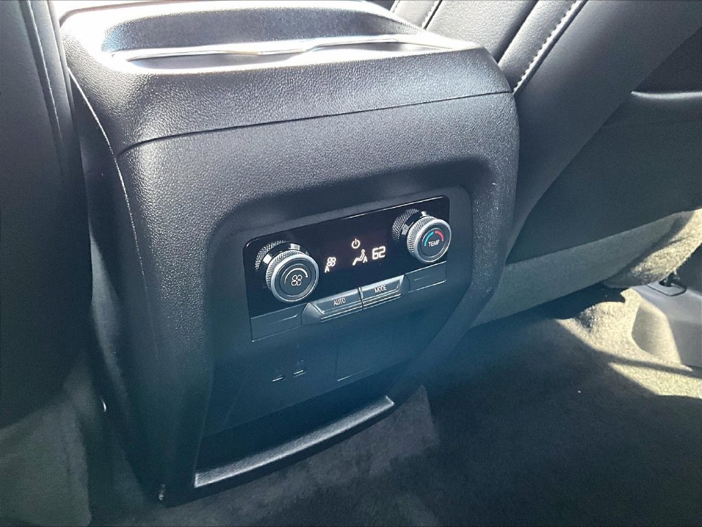 Used 2025 Buick Enclave Preferred AWD/4WD image 12