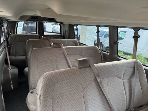 Used 2018 GMC Savana 3500 LT w/ LT Preferred Equipment Group RWD image 18