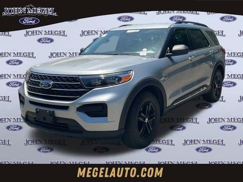 Used 2021 Ford Explorer XLT RWD image 1