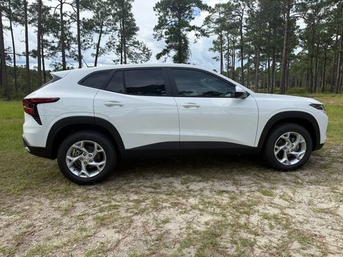 New 2026 Chevrolet Trax LS w/ LS Convenience Package FWD image 6