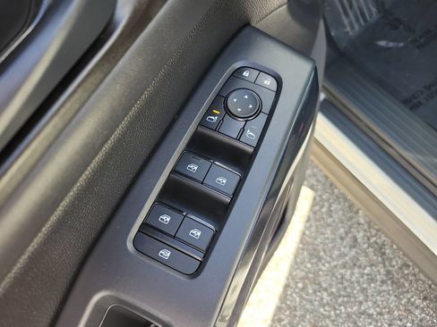 Used 2024 Nissan Pathfinder SV FWD image 14