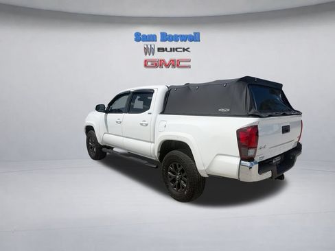 Used 2020 Toyota Tacoma SR5 AWD/4WD image 7