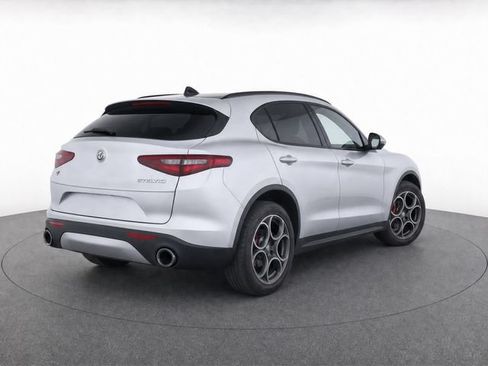 Used 2018 Alfa Romeo Stelvio Sport w/ Quick Order Package 22J Sport AWD/4WD image 4
