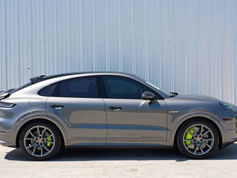 Used 2024 Porsche Cayenne Turbo image 57