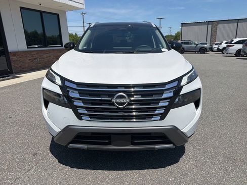Used 2025 Nissan Rogue SL w/ Tech Package FWD image 10