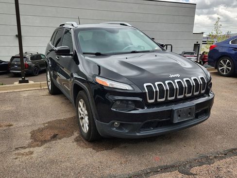 Used 2017 Jeep Cherokee Latitude w/ Safety/Convenience Group AWD/4WD image 3