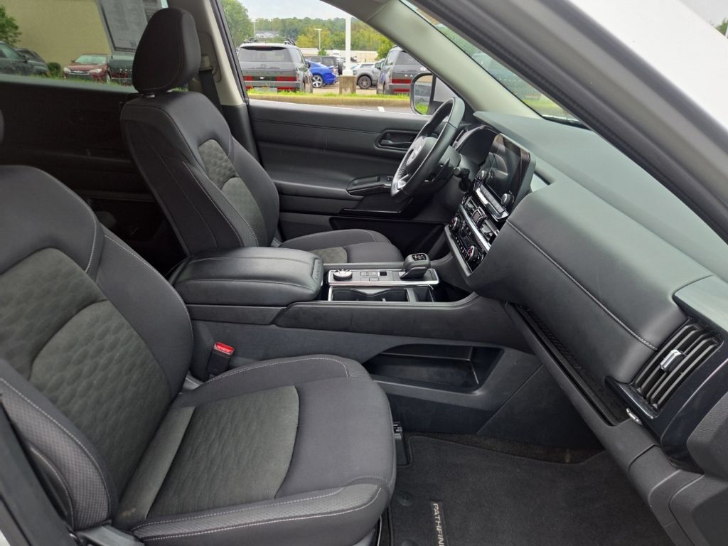 Used 2024 Nissan Pathfinder SV AWD/4WD image 18