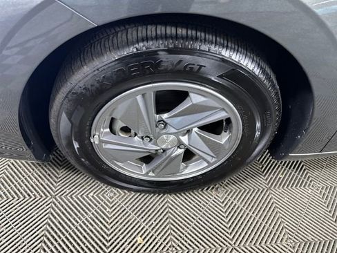 Certified 2025 Hyundai Elantra SE w/ Cargo Package image 10