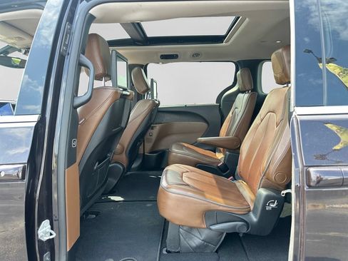 Used 2017 Chrysler Pacifica Limited w/ UConnect Theater Package FWD image 34