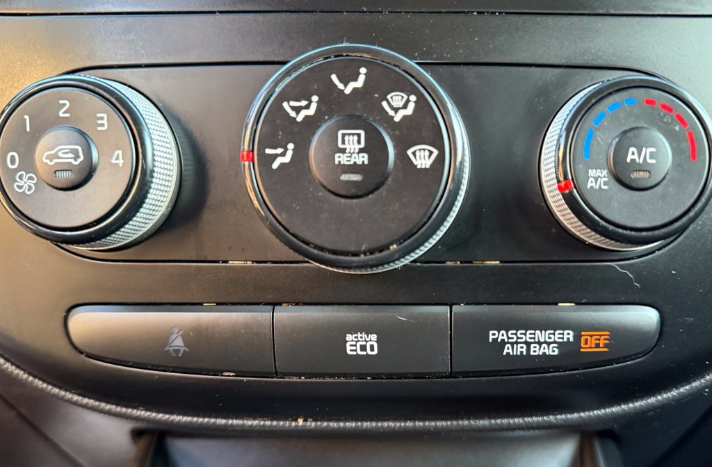Used 2014 Kia Soul + FWD image 31