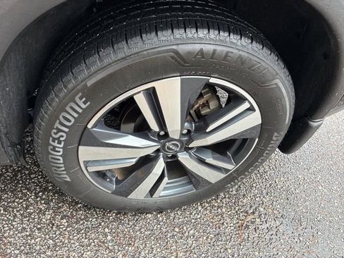 Used 2023 Nissan Rogue SL w/ SL Premium Package image 12