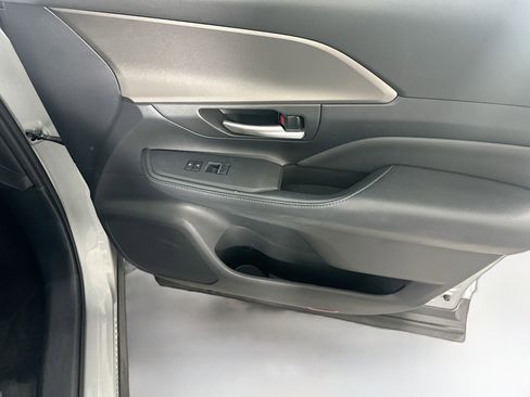 Used 2025 Toyota Grand Highlander FWD image 33