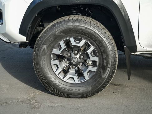 Used 2021 Toyota Tacoma TRD Off-Road w/ Technology Package AWD/4WD image 10