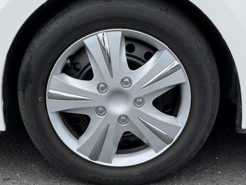 Used 2019 Toyota Corolla LE w/ Carpet Mat Package (TMS) FWD image 18