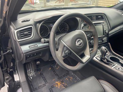 Certified 2023 Nissan Maxima SR w/ Sport Mat Group FWD image 10