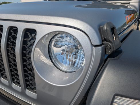 Used 2020 Jeep Gladiator Sport w/ Quick Order Package 24S AWD/4WD image 16