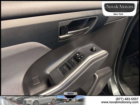 Used 2022 Toyota Highlander L image 13