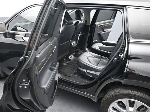 Used 2024 Toyota Highlander Limited image 18