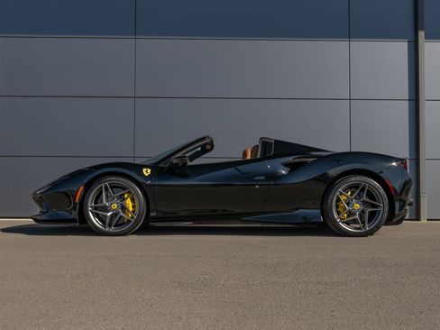 Used 2021 Ferrari F8 Tributo image 2