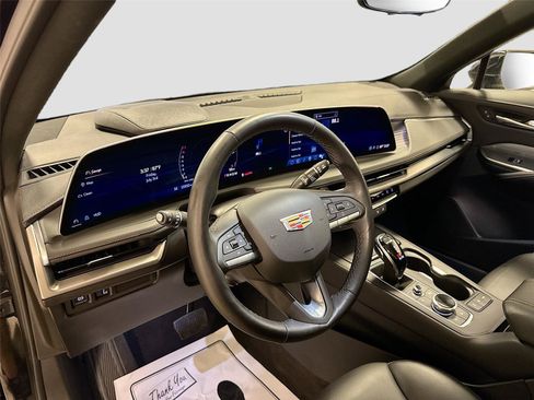 Used 2025 Cadillac XT4 Premium Luxury w/ Technology Package FWD image 9