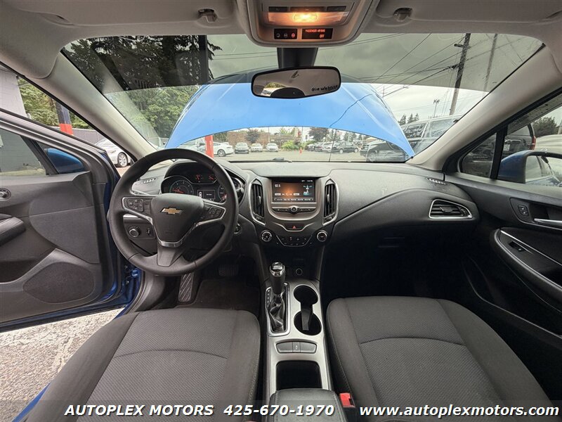 Used 2018 Chevrolet Cruze LT FWD image 9
