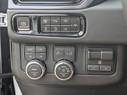 New 2026 GMC Yukon AT4 Ultimate AWD/4WD image 17