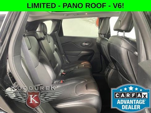 Used 2022 Jeep Cherokee Limited w/ Mopar Interior Package AWD/4WD image 22