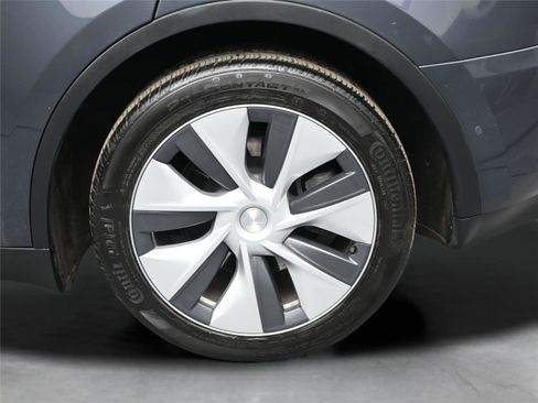 Used 2023 Tesla Model Y Long Range image 10