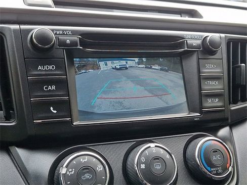 Used 2016 Toyota RAV4 LE image 19