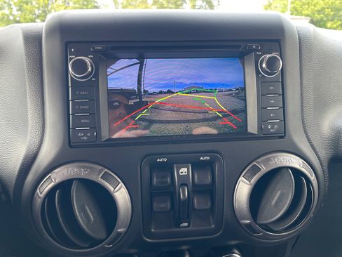 Used 2018 Jeep Wrangler Unlimited Sport S image 12