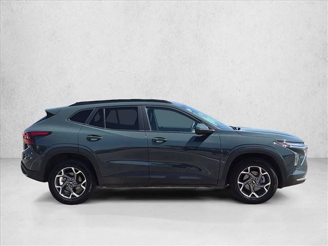 Used 2025 Chevrolet Trax LT w/ LT Convenience Package FWD image 4