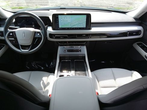 Used 2025 Lincoln Aviator AWD w/ Jet Appearance Package image 15