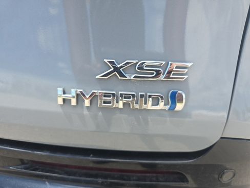 Used 2024 Toyota Sienna XSE w/ XSE Plus Package AWD/4WD image 5