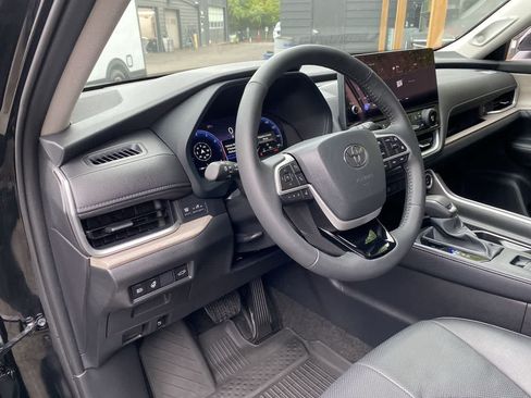 Used 2026 Toyota Grand Highlander AWD image 2
