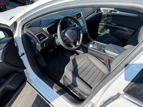 Used 2017 Ford Fusion SE w/ Fusion SE Technology Package FWD image 7