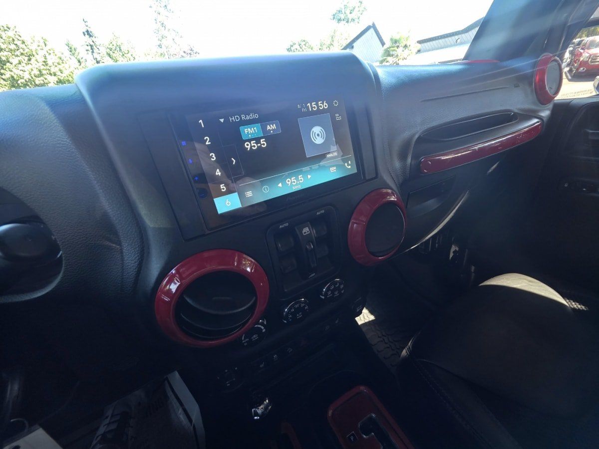 Used 2017 Jeep Wrangler Unlimited Sahara AWD/4WD image 8