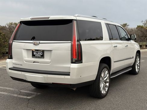 Used 2019 Cadillac Escalade ESV Luxury image 6