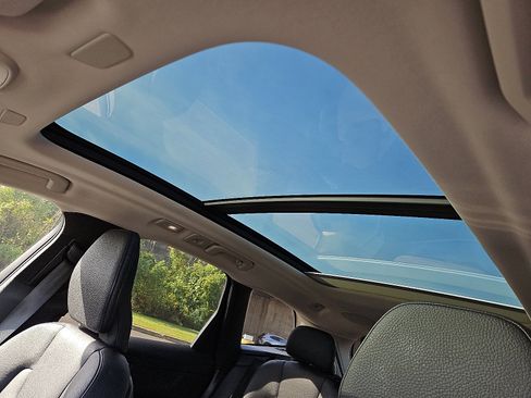 Certified 2022 Volvo XC60 B5 Momentum w/ Climate Package image 14