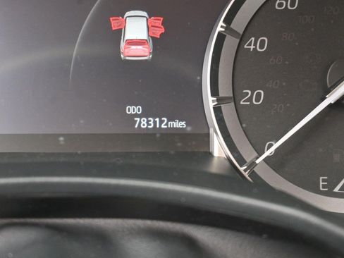 Used 2022 Toyota Highlander XLE FWD image 20