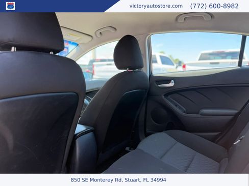 Used 2017 Kia Forte LX FWD image 3